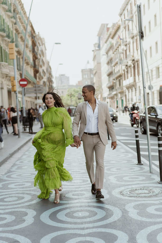 romantic photoshoot on the street in Barcelona